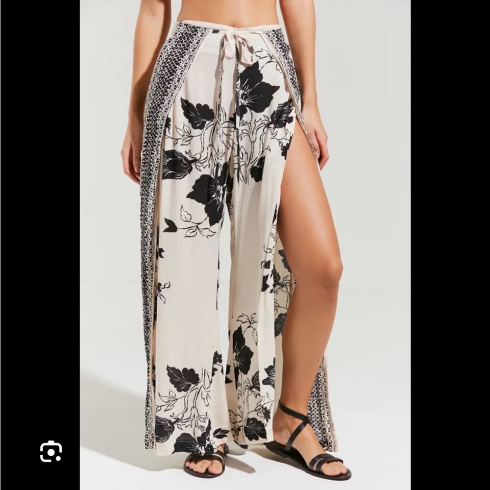 Billabong Black and White Floral Swim Coverup Pants size medium
